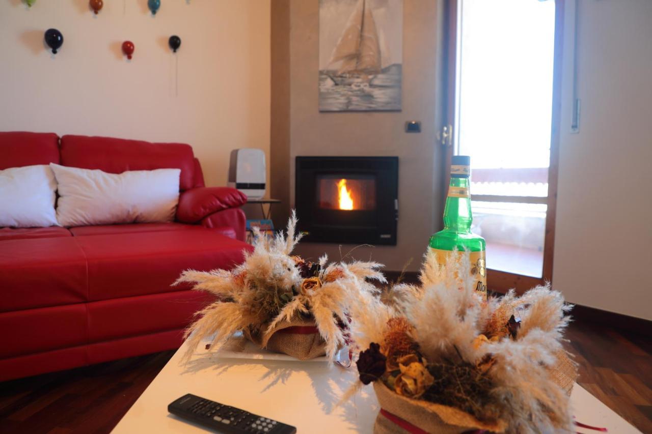 Stanza in Appartamento Incantevole Con Camino Adelfia Bari — hotel in Adelfia