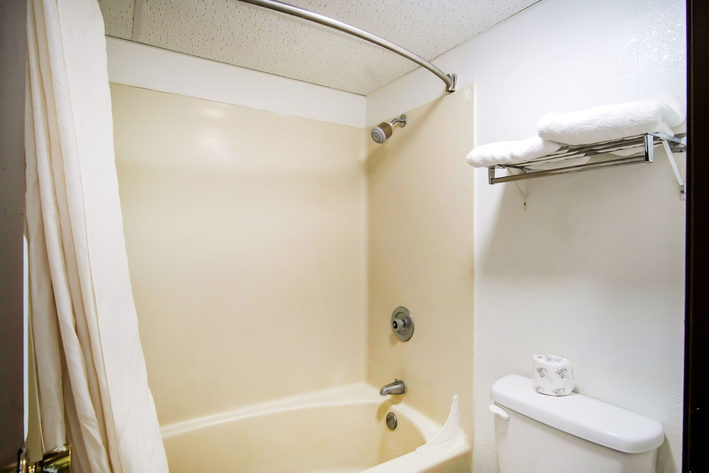 OYO Hotel Hutchinson West 4th Ave - photo 49
