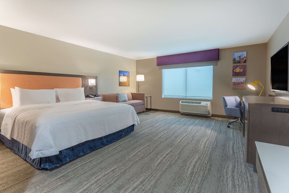 Hampton Inn and Suites Guymon - photo 13