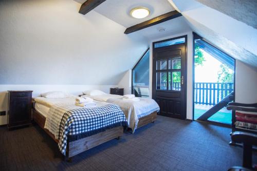Gospoda pod Czarnym Łabędziem — 4-Star Luxury Hotel in Gizycko, Poland