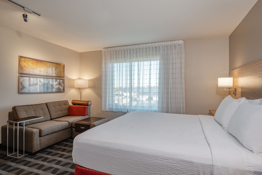 TownePlace Suites by Marriott Indianapolis Airport - photo 11