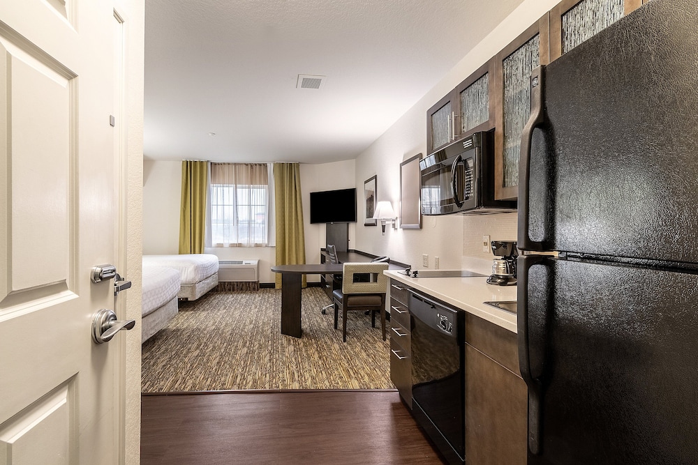 Candlewood Suites Portland Airport by IHG - photo 24