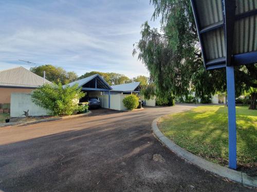 Busselton Holiday Units — Busselton — photo 2