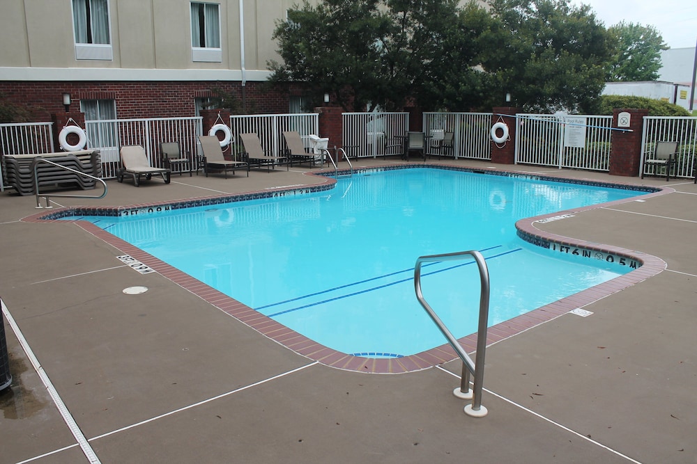 Holiday Inn Express & Suites Starkville by IHG - photo 28