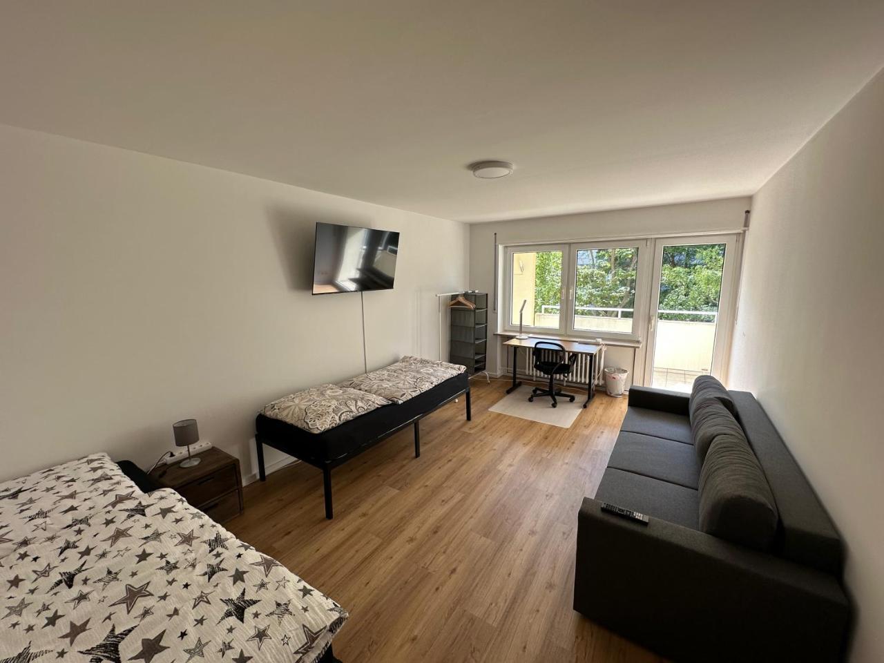 Beautiful quiet and cosy apartment with balcony in central location — 4-Star Luxury Hotel in Karlsruhe, Germany