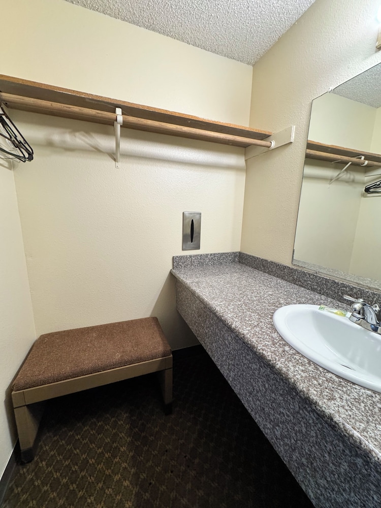 Federal Way Motel - photo 16