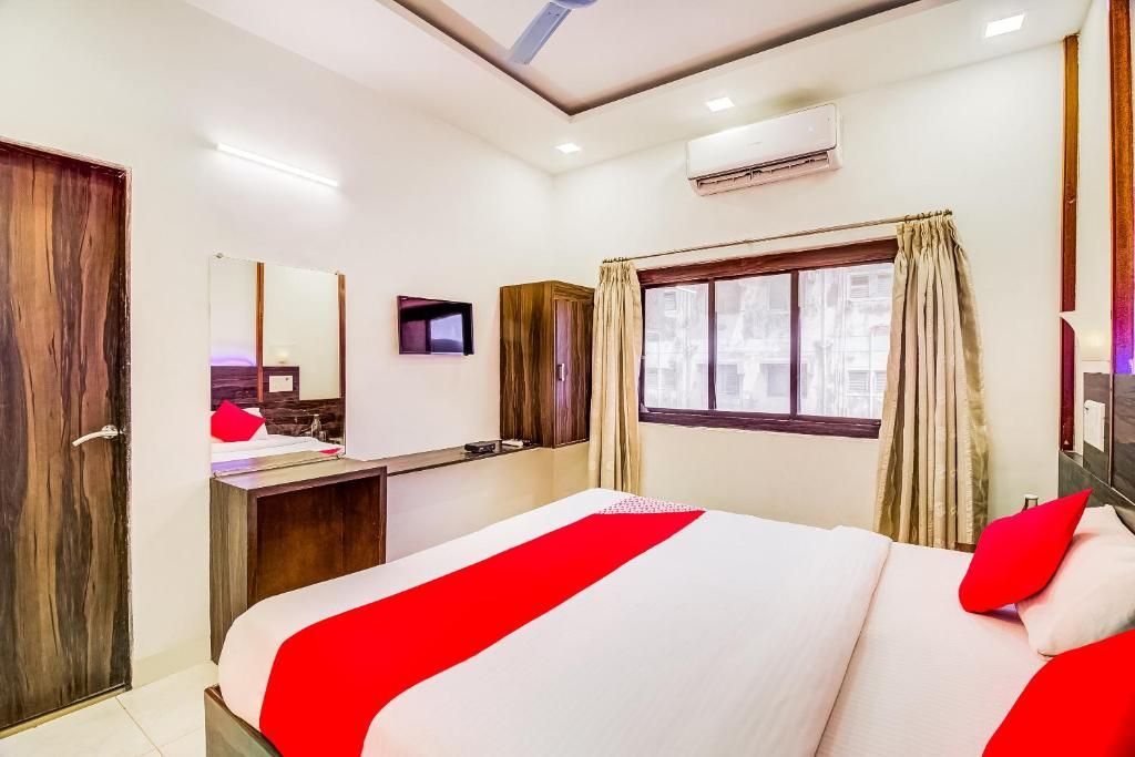 Collection O 81194 Hotel Panchratna in Panvel, India