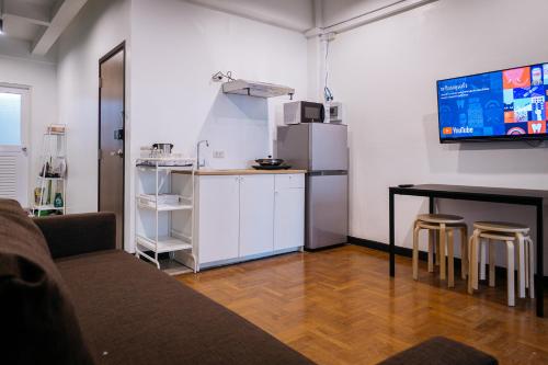 T3 TWO Bedrooms WIFI Full kitchen 1 min to BTS