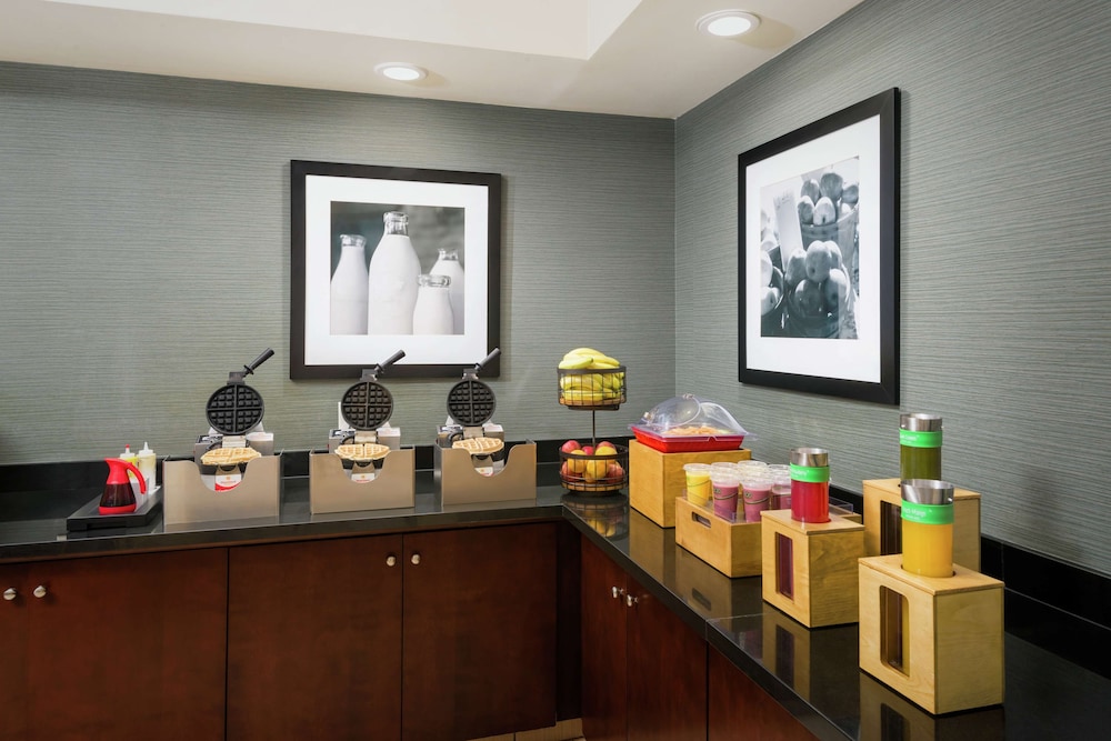 Hampton Inn & Suites National Harbor Alexandria Area - photo 27