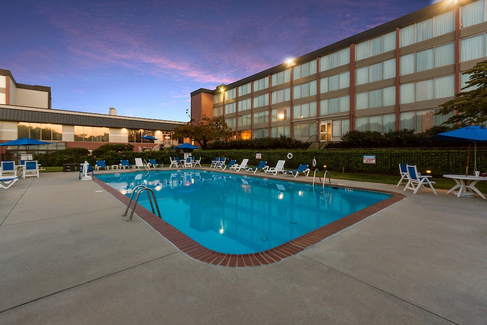 Exton Hotel and Conference Center - photo 10