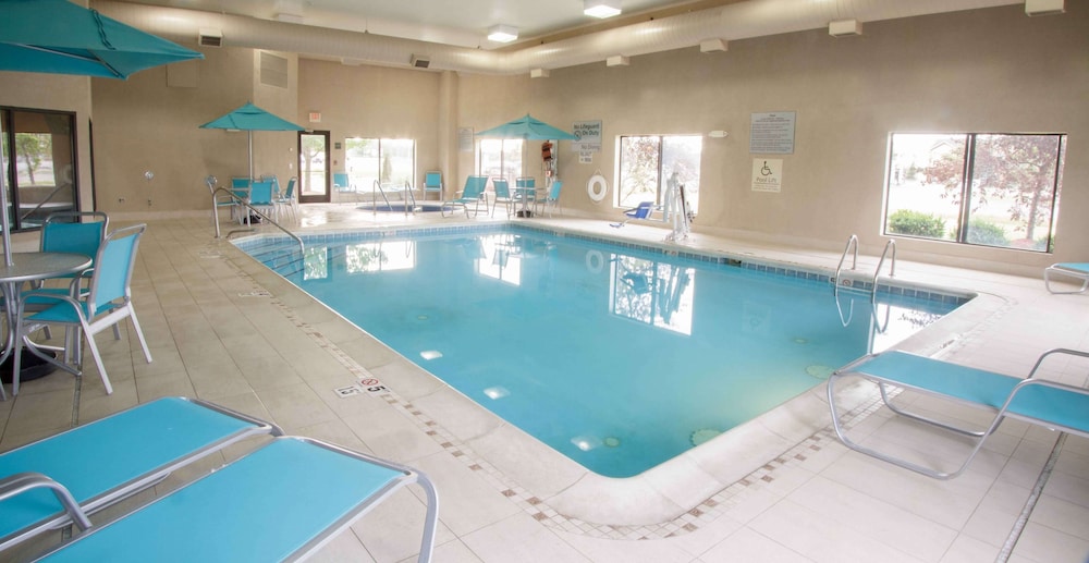 Hampton Inn South Haven - photo 29