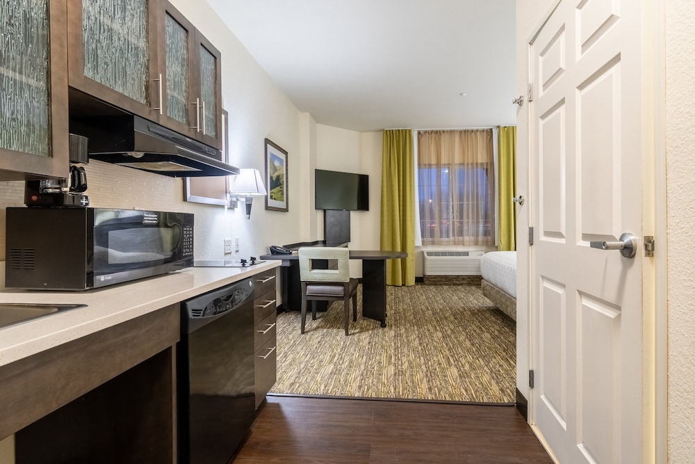 Candlewood Suites Portland Airport by IHG - photo 25