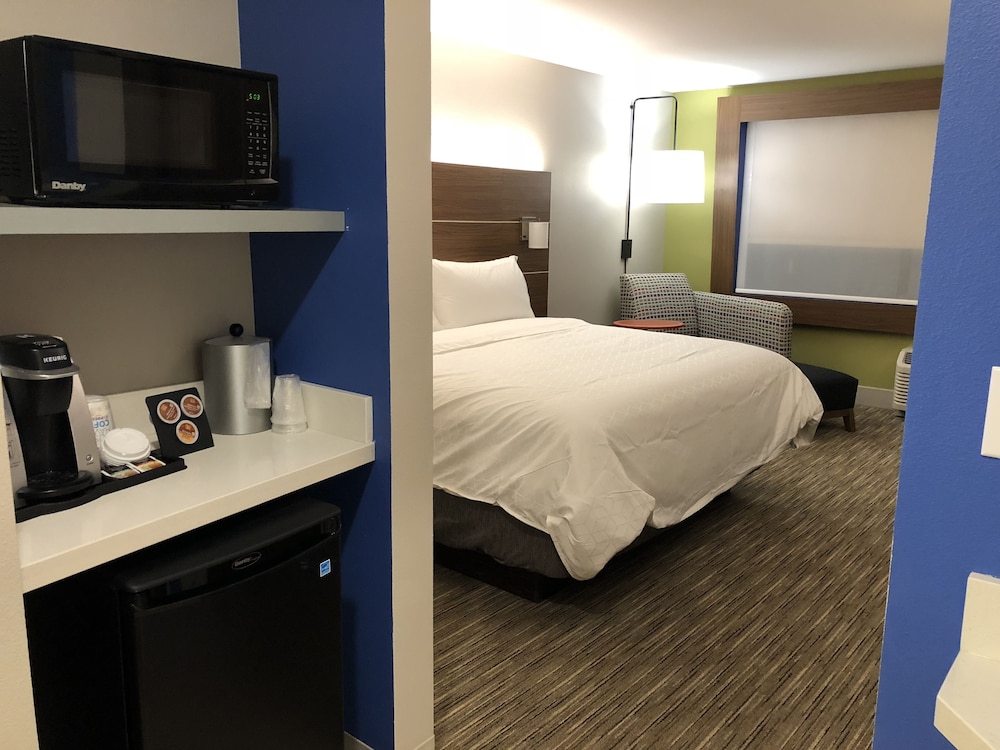 Holiday Inn Express & Suites Racine by IHG - photo 4