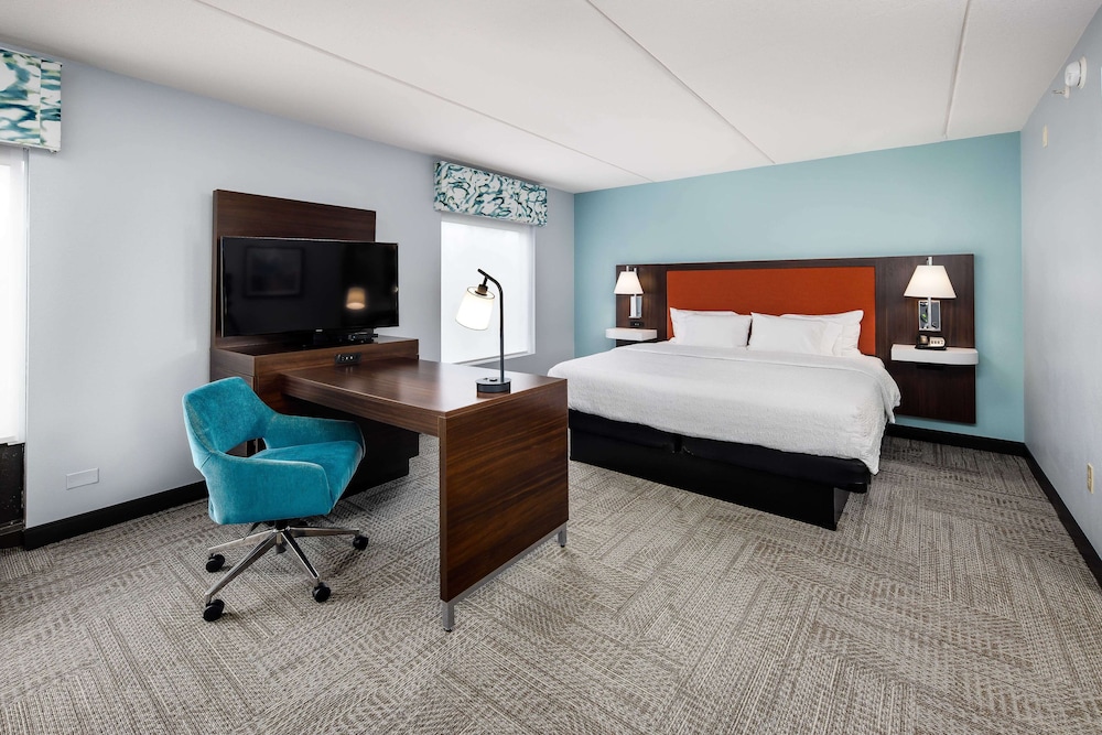 Hampton Inn & Suites Navarre - photo 8