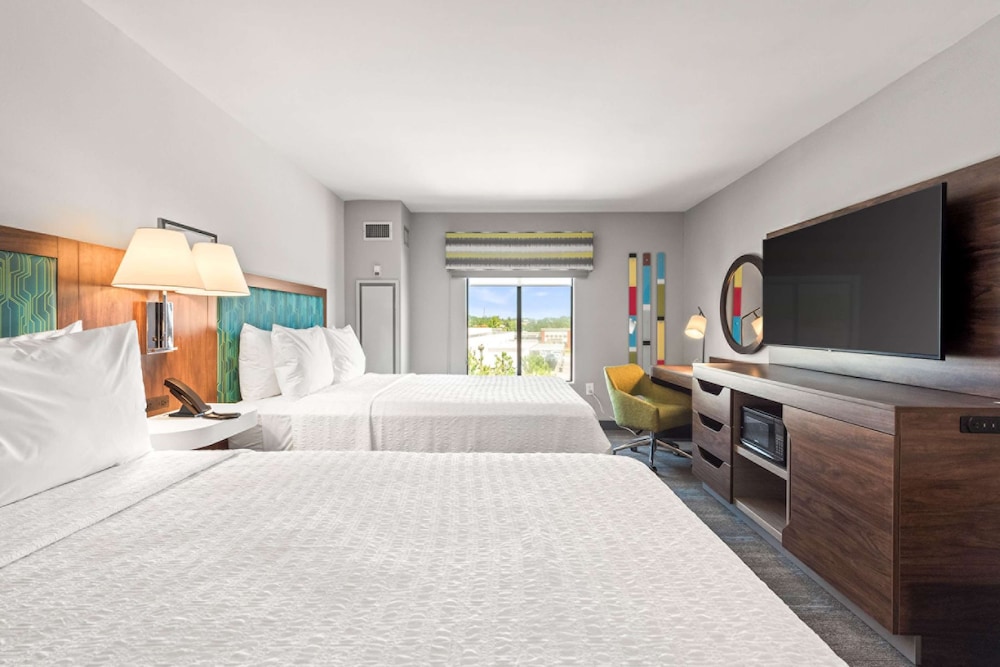 Hampton Inn Columbus North - photo 13