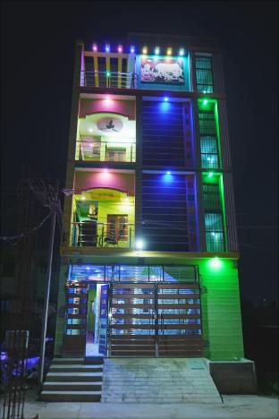 RedMountainPalace in Tiruvannamalai, India