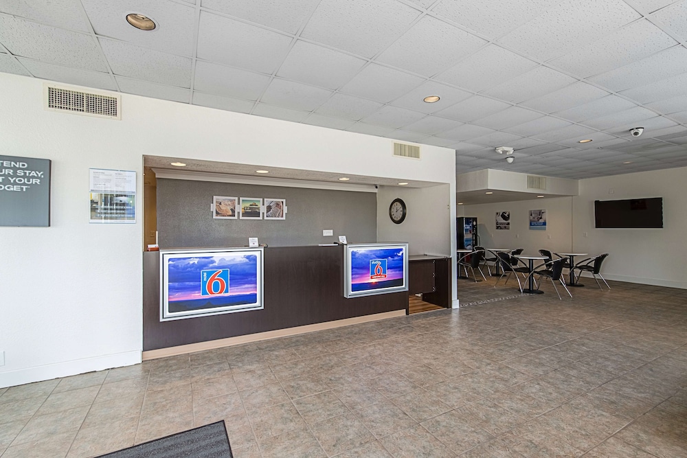 Motel 6 Pekin IL - photo 20