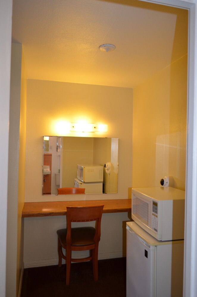 Travelodge by Wyndham Eugene Downtown University of Oregon - photo 5