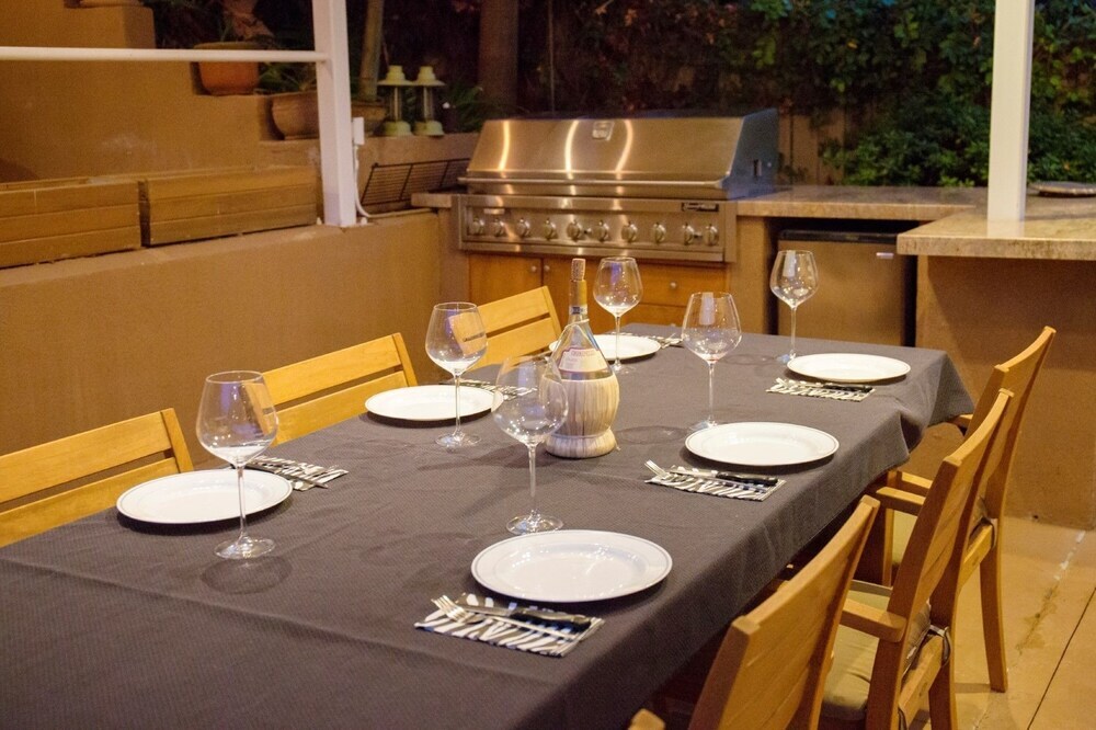 Hollywood Hills Upscale - photo 15
