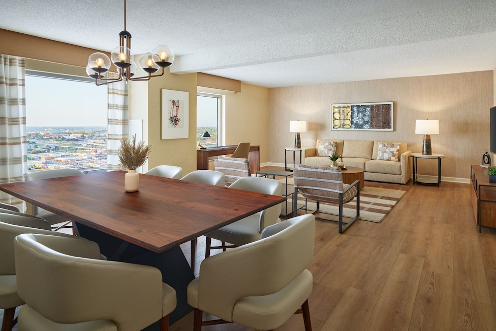 Sheraton Kansas City Hotel at Crown Center - photo 10