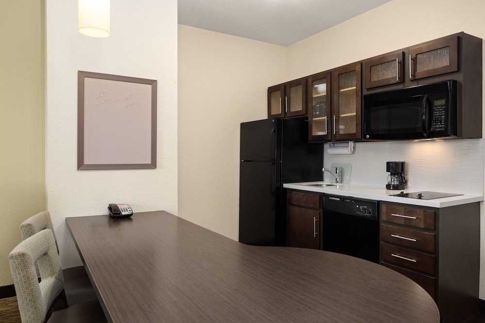 Candlewood Suites Bismarck by IHG - photo 19