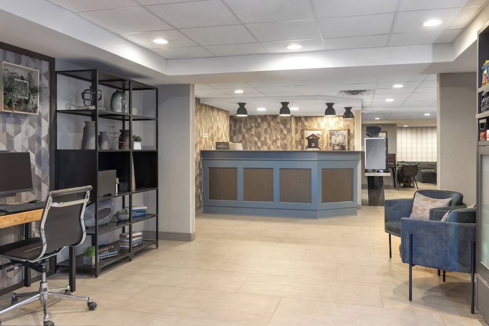 Holiday Inn Express South Burlington Downtown - photo 38