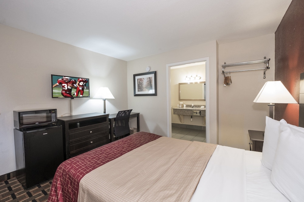 Red Roof Inn Mobile Midtown - photo 7