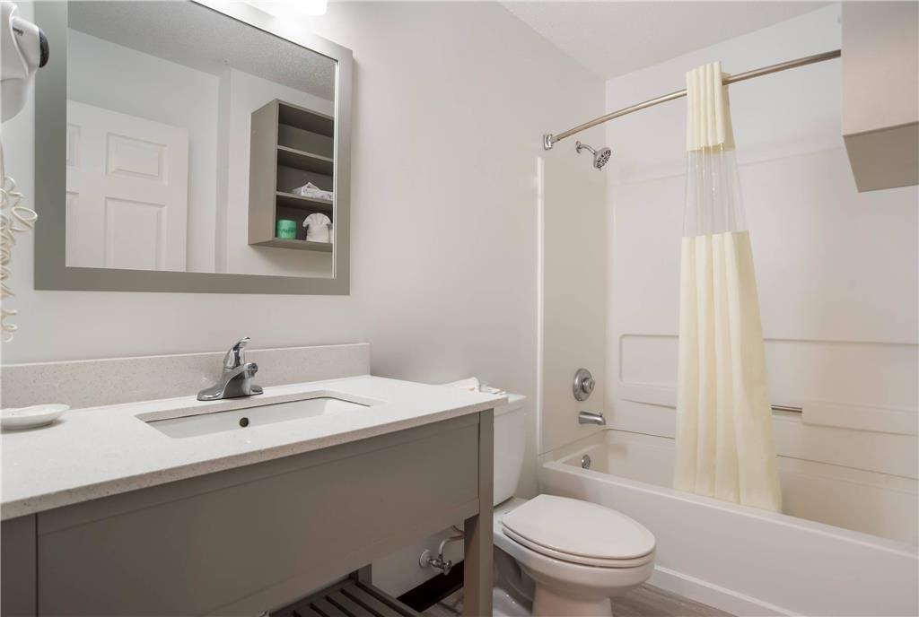 Suburban Studios Biloxi North Area - photo 13