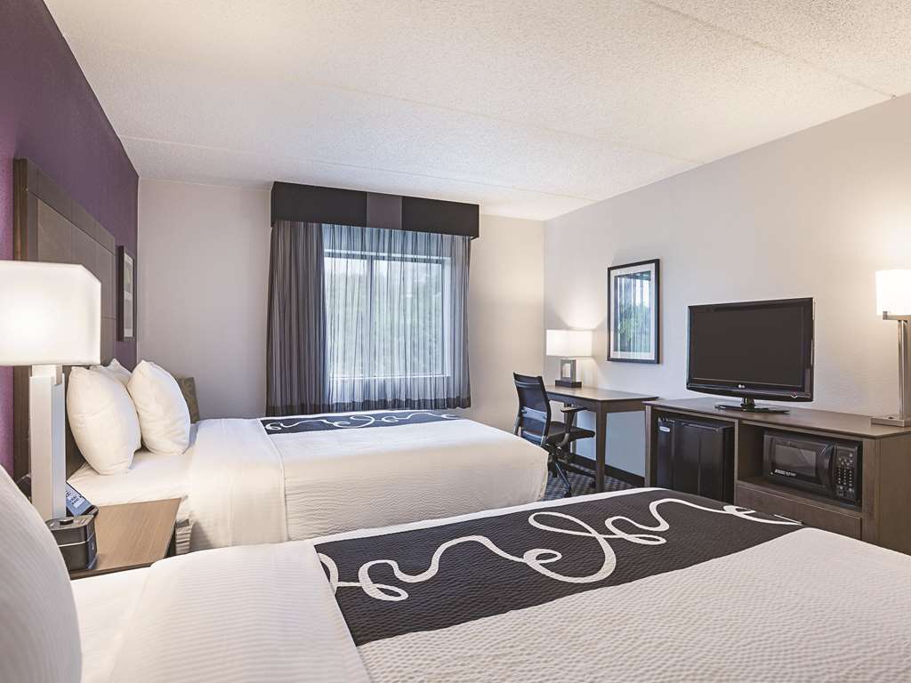 La Quinta Inn & Suites by Wyndham Baltimore BWI Airport - photo 34