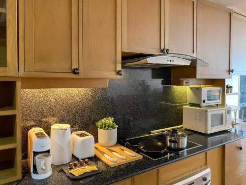 Luxury Modern 2BR 145 sqm BTS Asok Ultra Fast WiFi