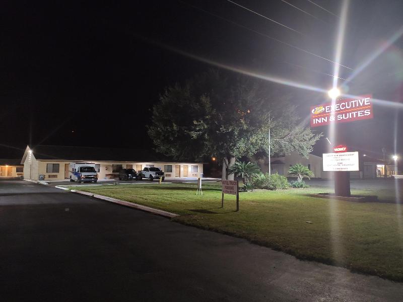 Executive Inn Hebbronville - photo 9