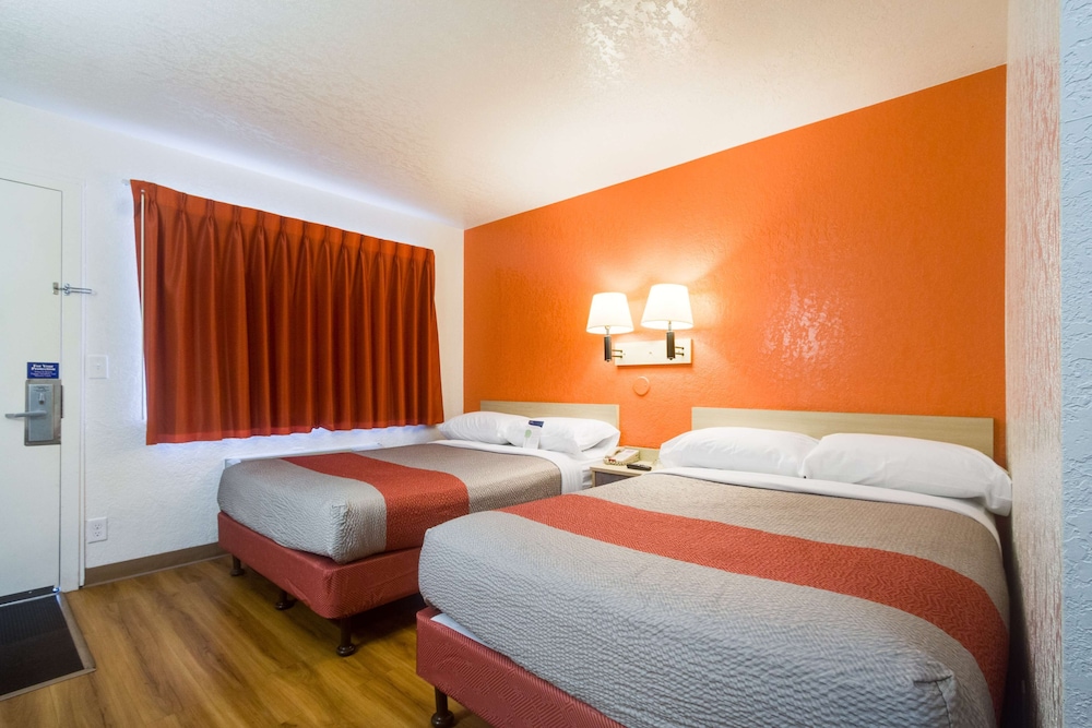 Park Inn by Radisson Lakewood - photo 5