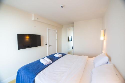 Sunny Apartment In Orbi C Block