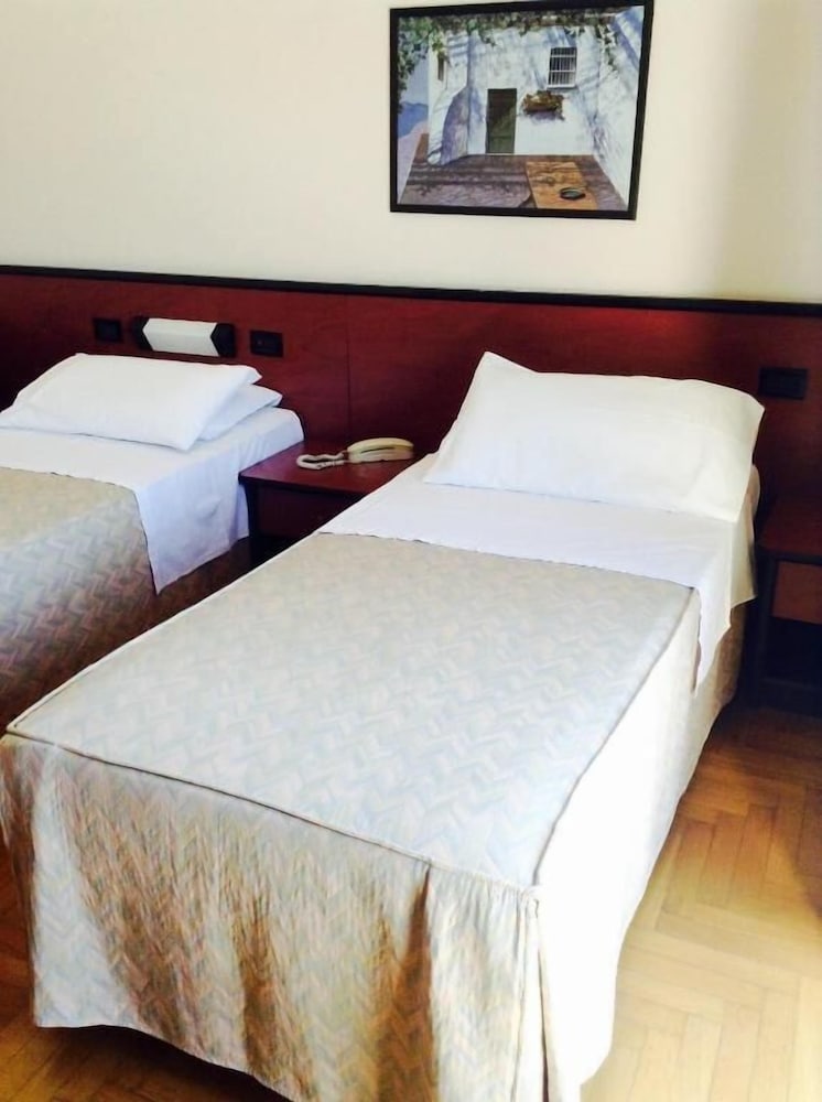 Hotel Du Parc — Atri — photo 3