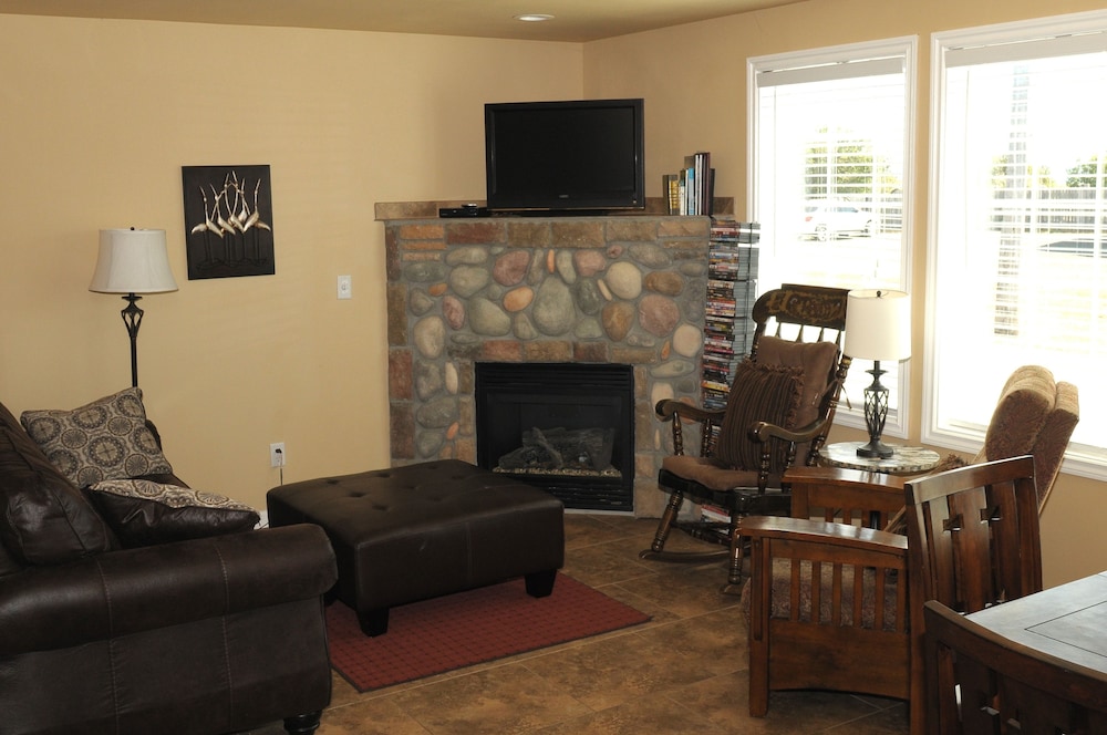 The Collins Inn and Seaside Cottages - photo 46