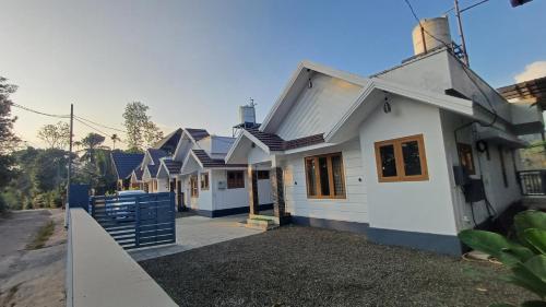 Mount Mist Villa — 5-Star Luxury Hotel in Munnar, India