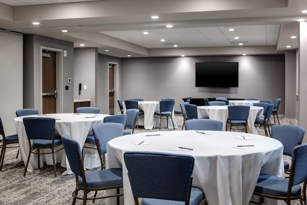 Staybridge Suites Iowa City Coralville by IHG - photo 41