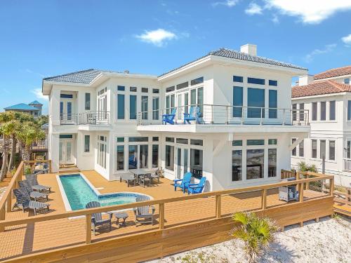 Latitudes - carbon neutral hotel in Destin