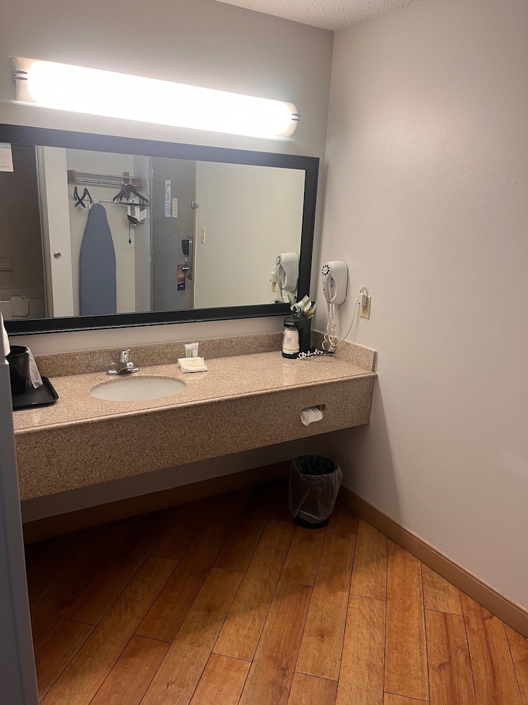 Baymont by Wyndham Columbia MO - photo 12