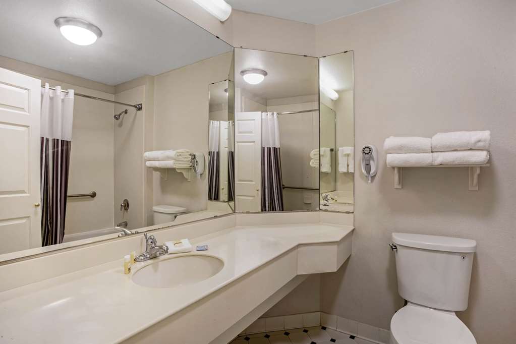 La Quinta Inn & Suites by Wyndham Winston Salem - photo 35