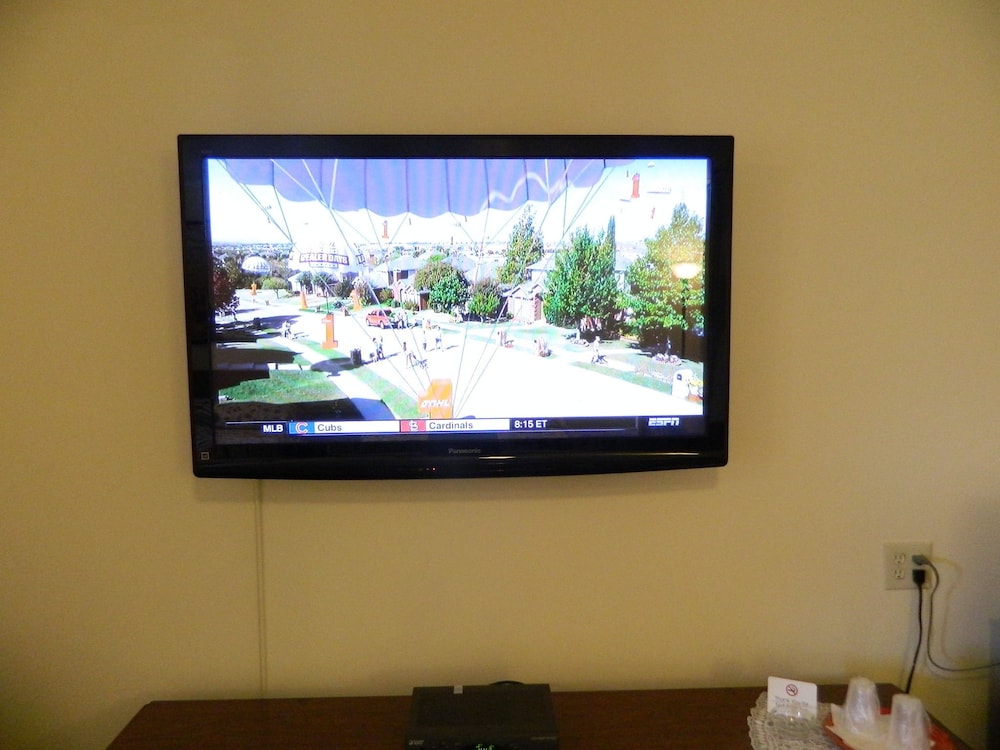 Twin Oaks Motel - photo 17