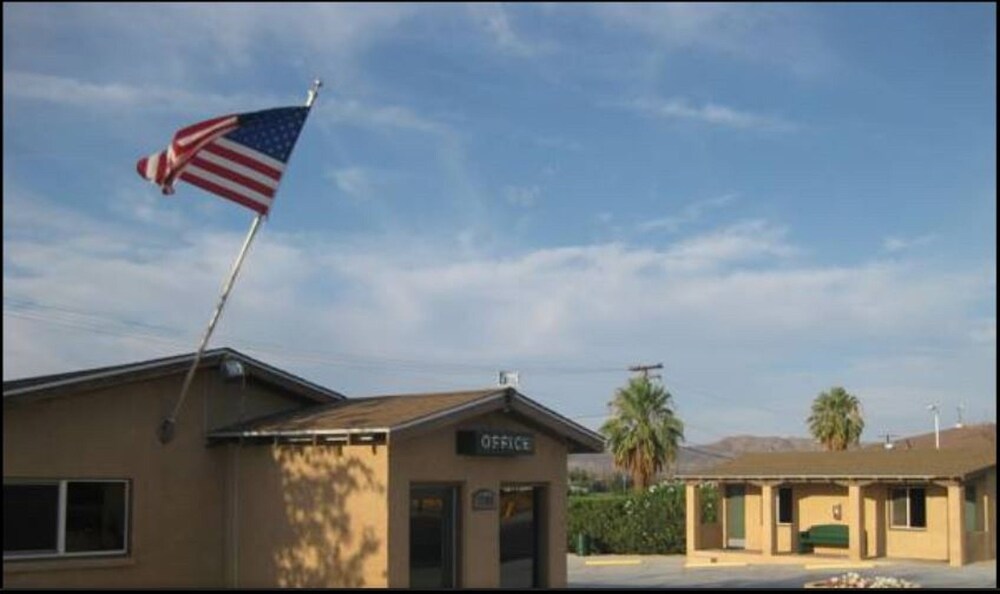 Motel 66 - photo 11