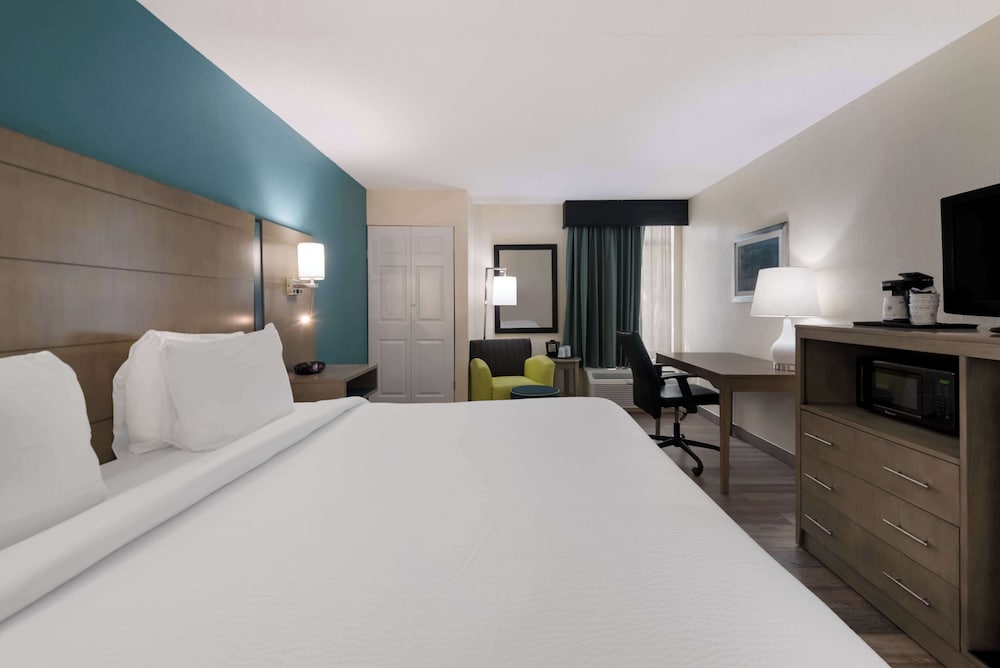 Best Western Hampton Coliseum Inn - photo 14