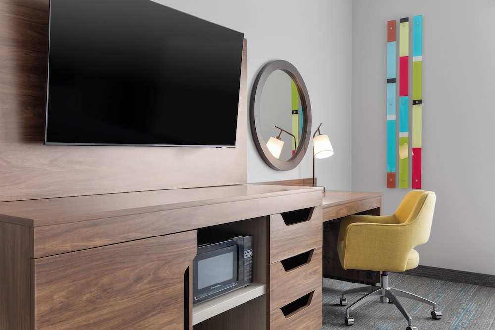 Hampton Inn Saline - photo 18