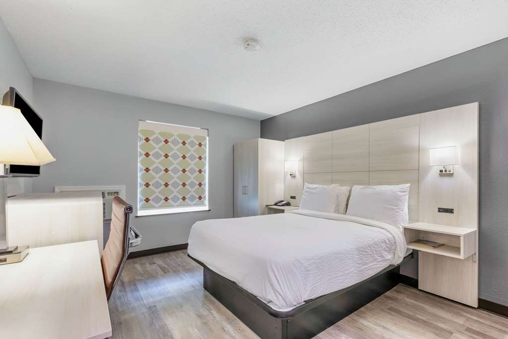 Days Inn by Wyndham Savannah Gateway I 95 - photo 12