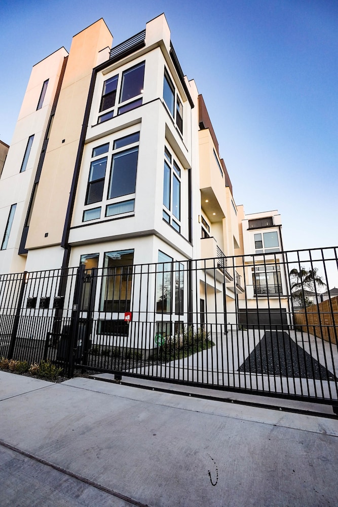 Kaizer Anthony Living in Houston, United States