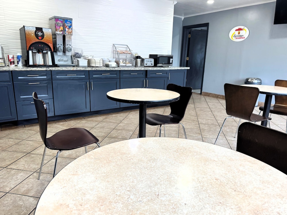 Super 8 by Wyndham Tupelo Airport - photo 28