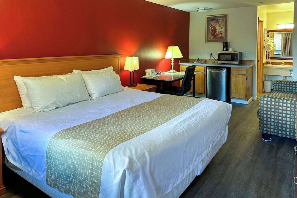 Econo Lodge Edmonds North Seattle - photo 8