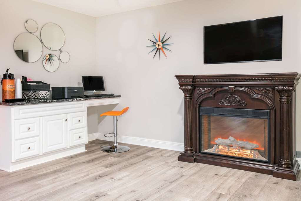 Howard Johnson by Wyndham Scott Lafayette - photo 2