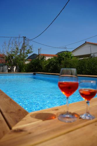 4our Seasons 2 Private Pool — 4-Star Luxury Hotel in Ayioi Apostoloi, Greece